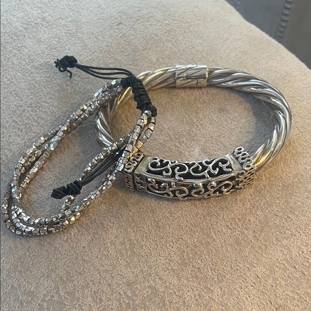 Elegant Silver and Black Women's Bracelet Set